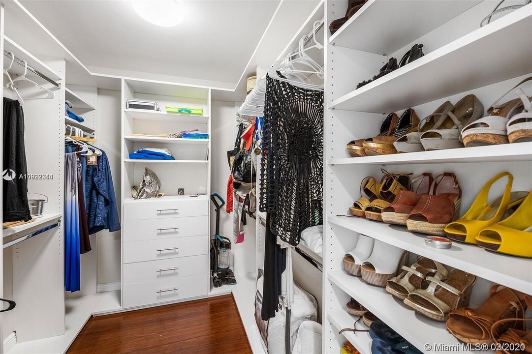 Recently Rented: $3,200 (2 beds, 2 baths, 1200 Square Feet)