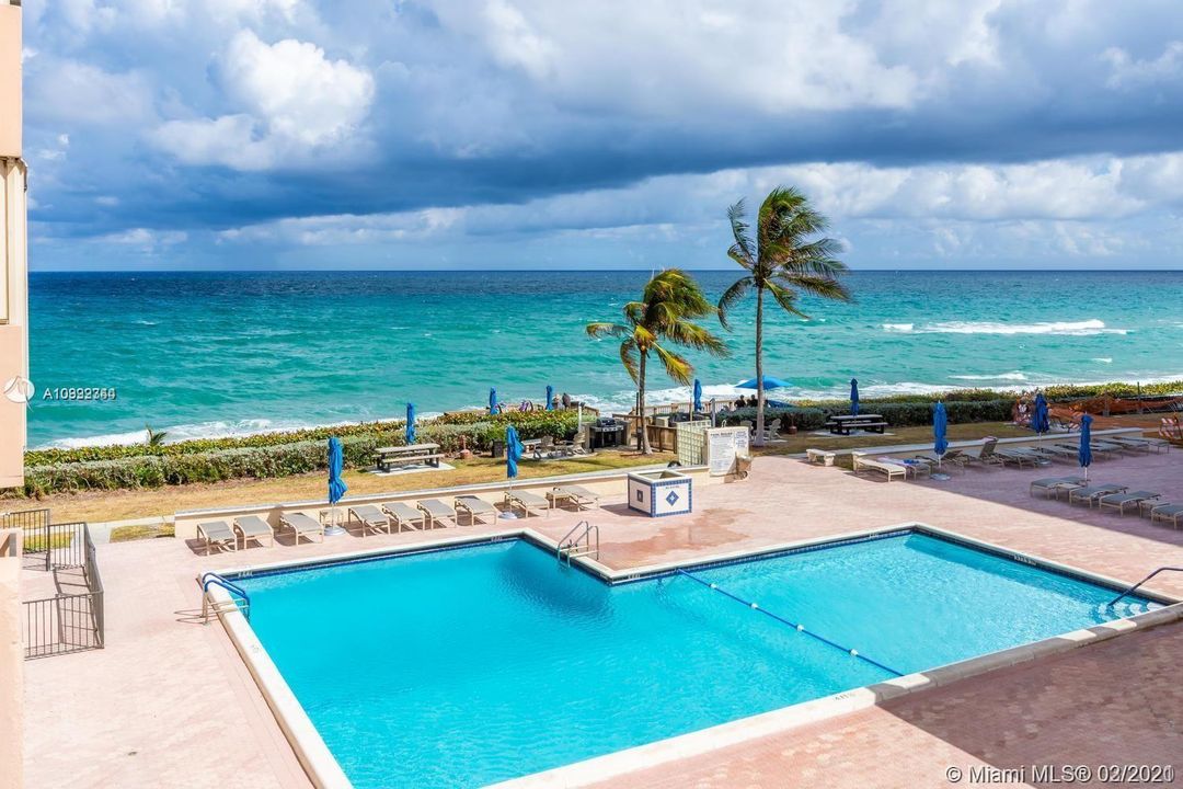 Recently Rented: $3,200 (2 beds, 2 baths, 1200 Square Feet)