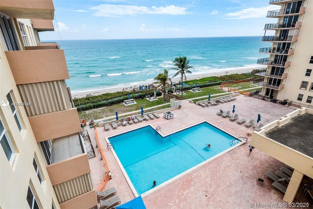 Recently Rented: $3,200 (2 beds, 2 baths, 1200 Square Feet)