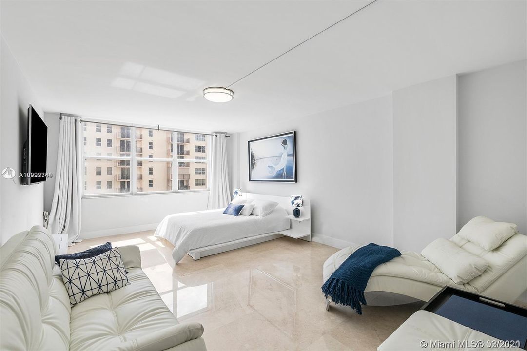 Recently Rented: $3,200 (2 beds, 2 baths, 1200 Square Feet)