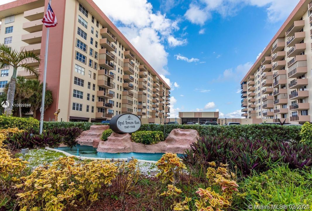 Recently Rented: $3,200 (2 beds, 2 baths, 1200 Square Feet)