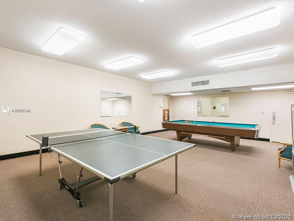 Recently Rented: $3,200 (2 beds, 2 baths, 1200 Square Feet)