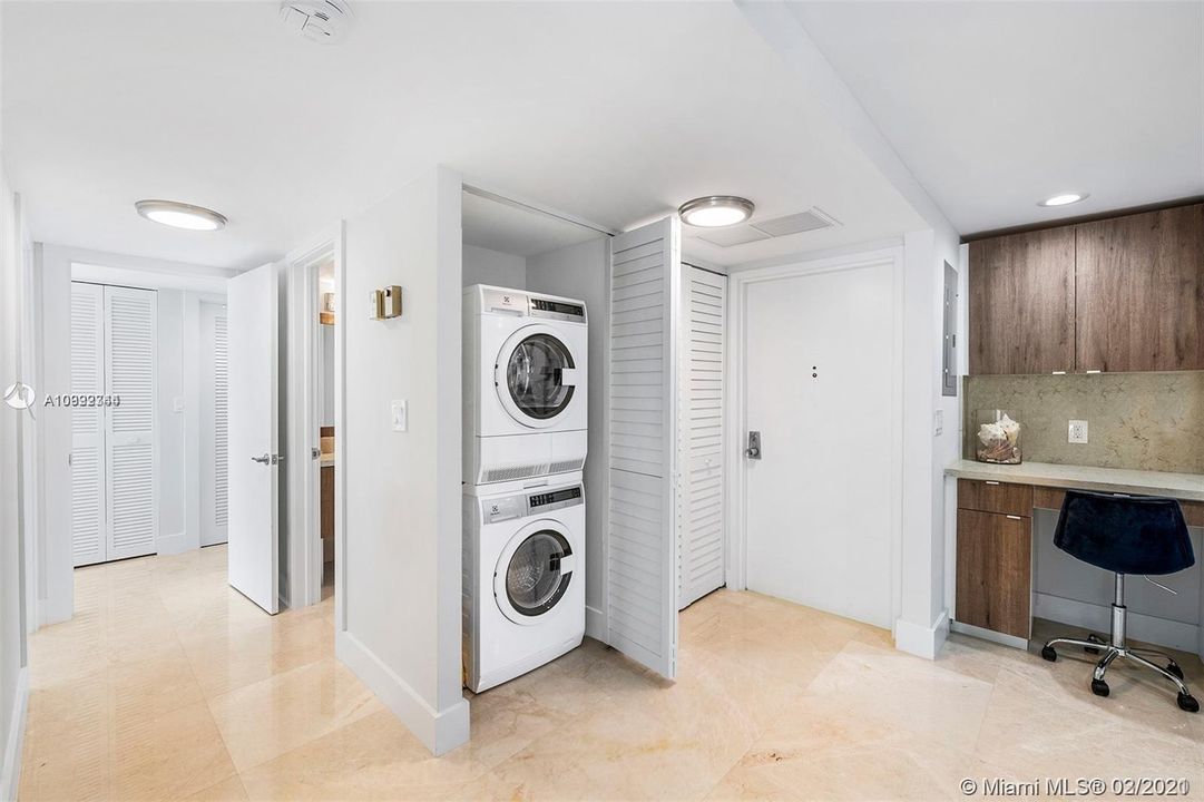 Recently Rented: $3,200 (2 beds, 2 baths, 1200 Square Feet)