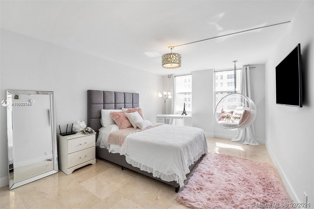 Recently Rented: $3,200 (2 beds, 2 baths, 1200 Square Feet)