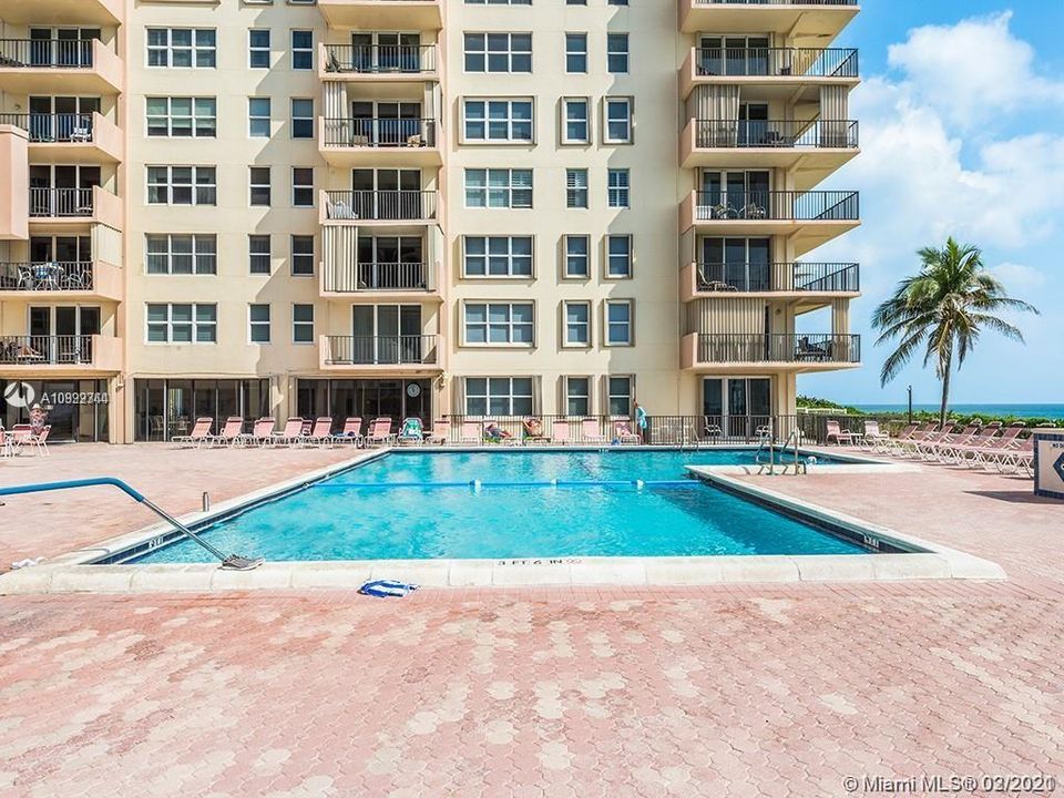 Recently Rented: $3,200 (2 beds, 2 baths, 1200 Square Feet)