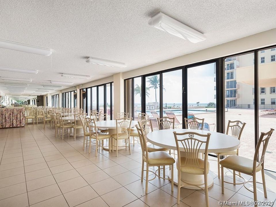 Recently Rented: $3,200 (2 beds, 2 baths, 1200 Square Feet)