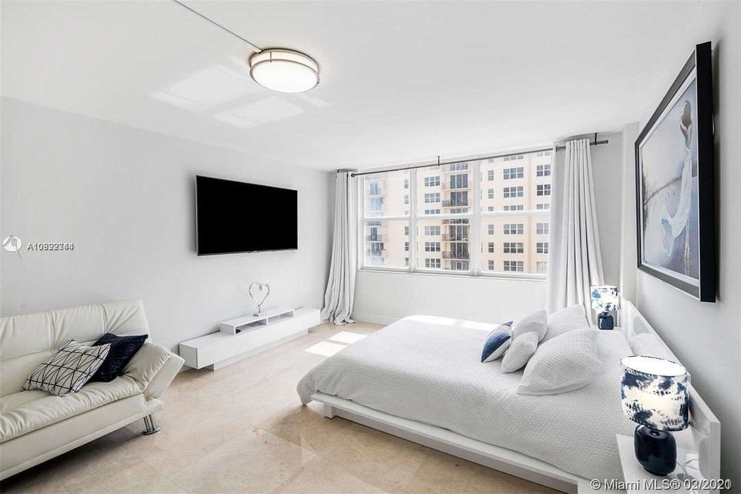 Recently Rented: $3,200 (2 beds, 2 baths, 1200 Square Feet)