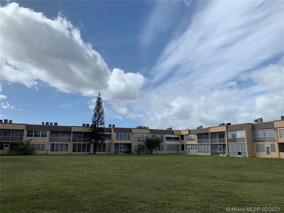 最近售出: $49,900 (1 贝兹, 1 浴室, 590 平方英尺)