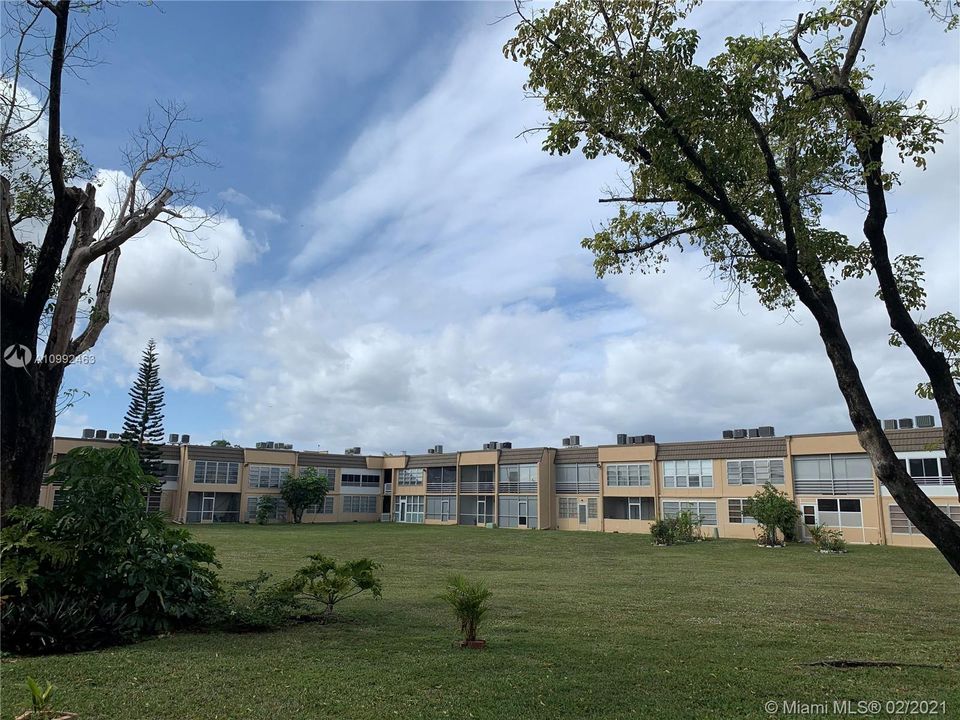 最近售出: $49,900 (1 贝兹, 1 浴室, 590 平方英尺)