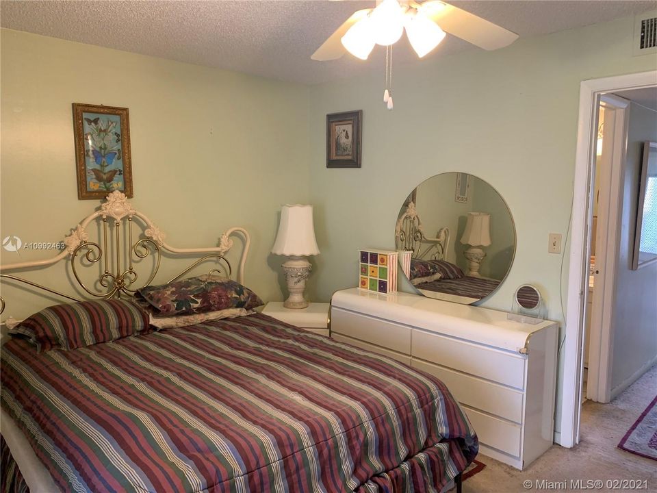 最近售出: $49,900 (1 贝兹, 1 浴室, 590 平方英尺)