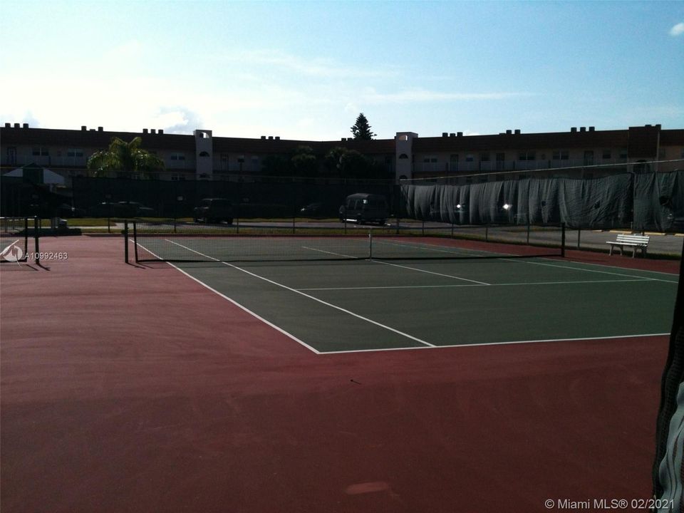 最近售出: $49,900 (1 贝兹, 1 浴室, 590 平方英尺)