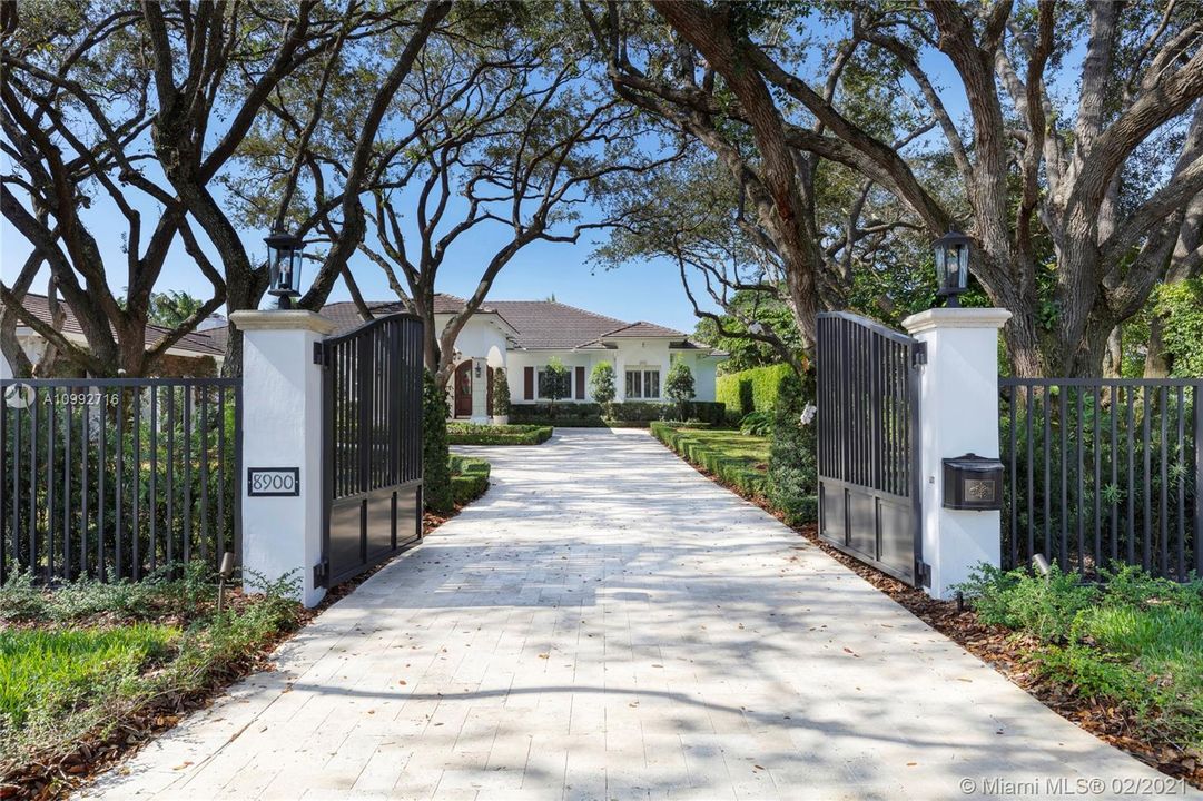 Recently Sold: $3,300,000 (6 beds, 5 baths, 5205 Square Feet)