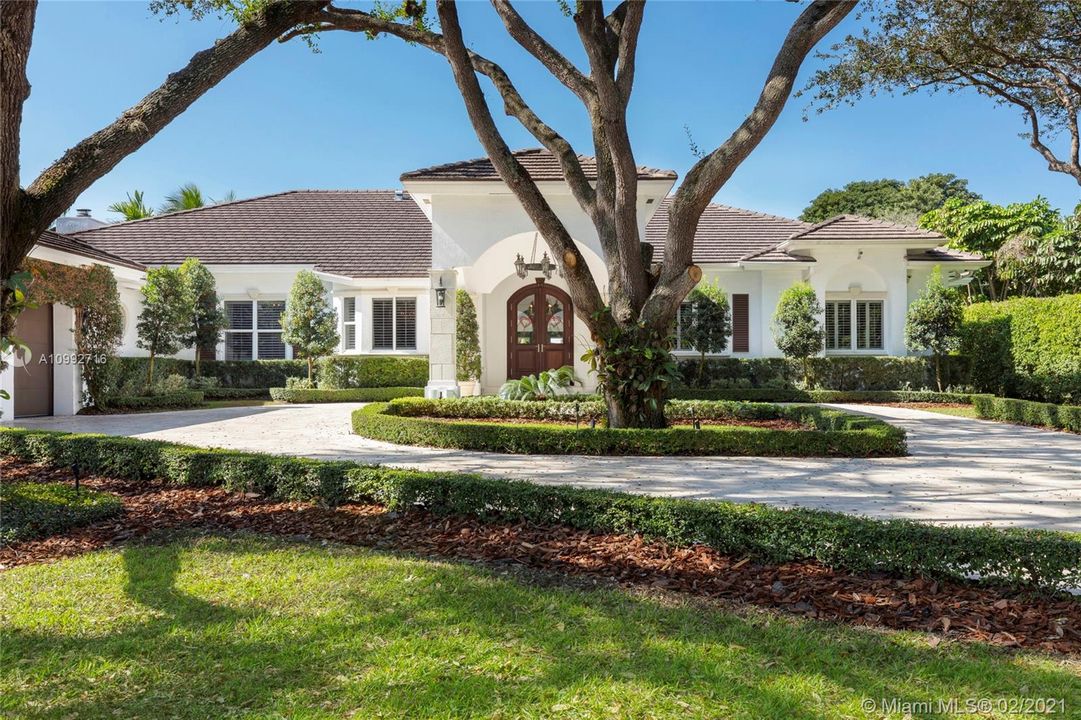 Recently Sold: $3,300,000 (6 beds, 5 baths, 5205 Square Feet)
