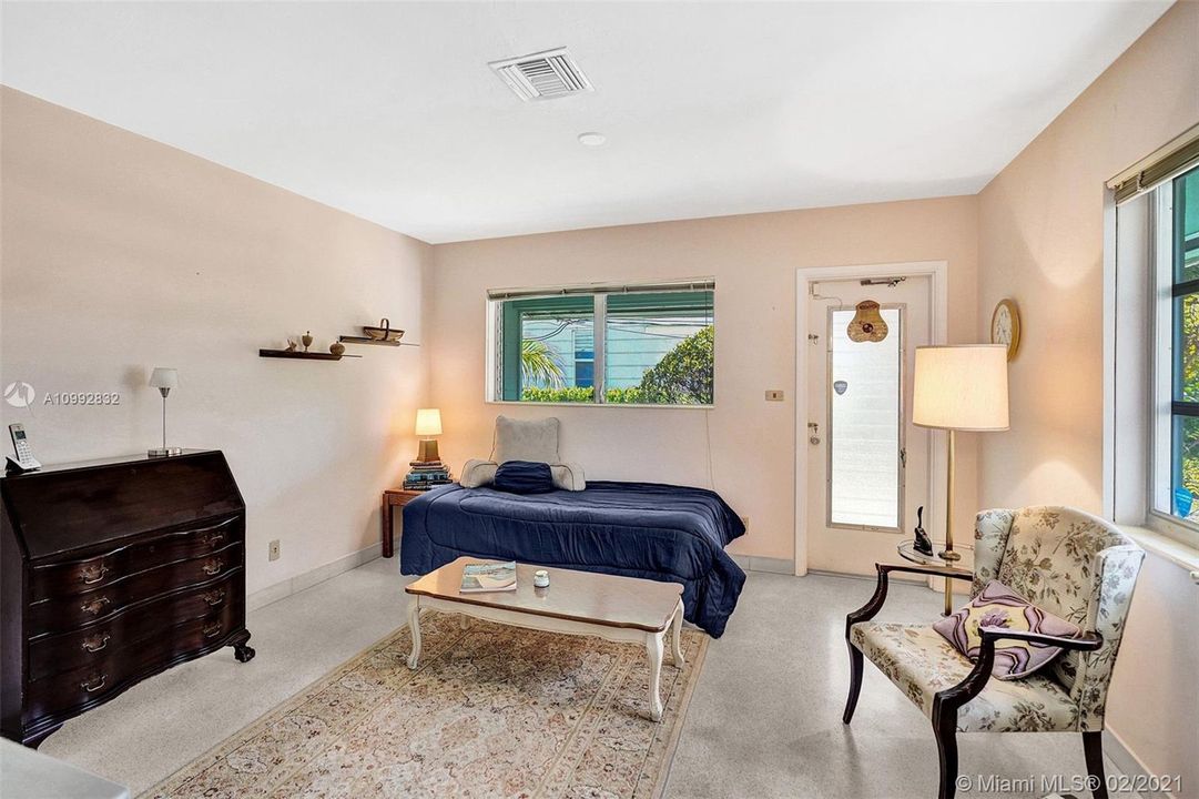 Recently Sold: $1,565,000 (3 beds, 2 baths, 1968 Square Feet)
