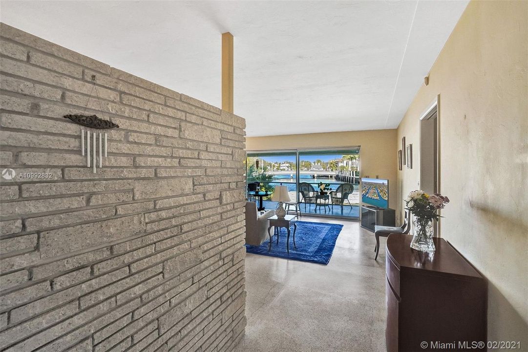 Recently Sold: $1,565,000 (3 beds, 2 baths, 1968 Square Feet)