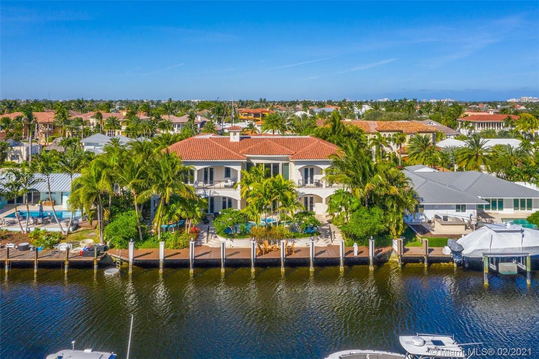 Recently Sold: $3,895,000 (6 beds, 6 baths, 6428 Square Feet)