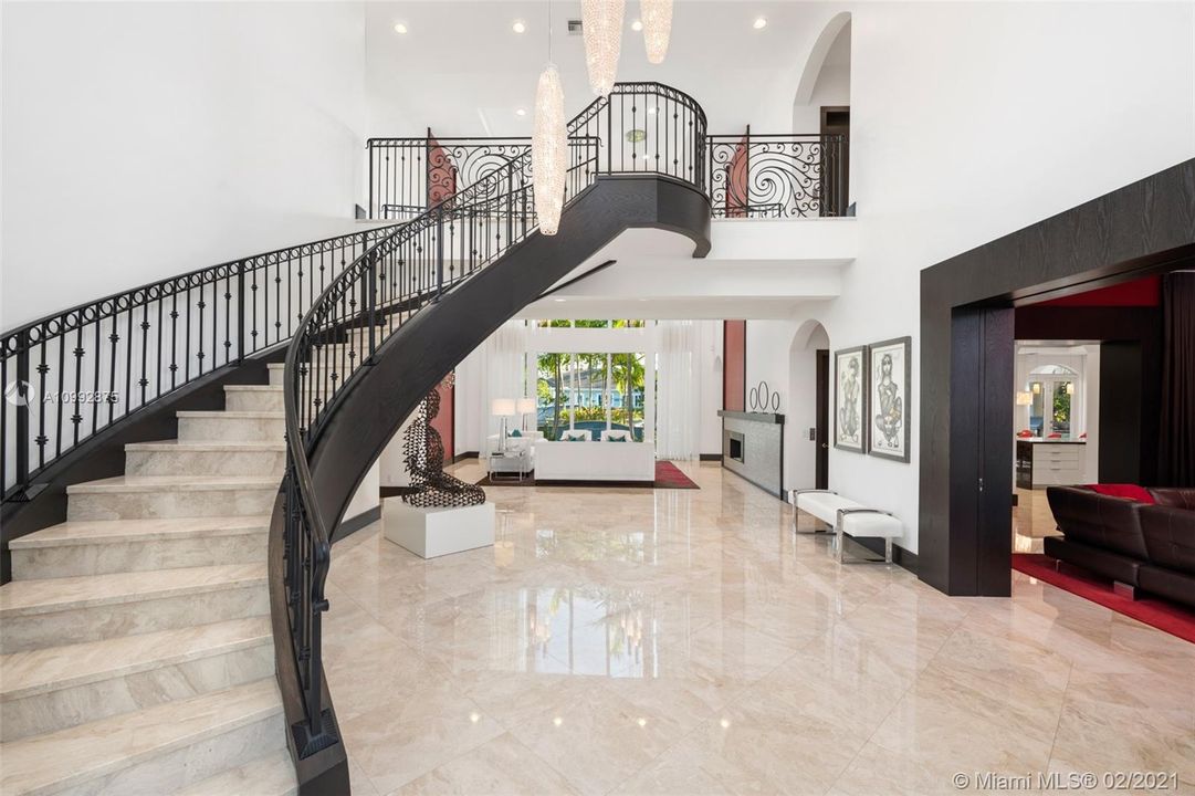 Recently Sold: $3,895,000 (6 beds, 6 baths, 6428 Square Feet)