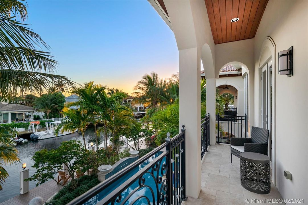 Recently Sold: $3,895,000 (6 beds, 6 baths, 6428 Square Feet)