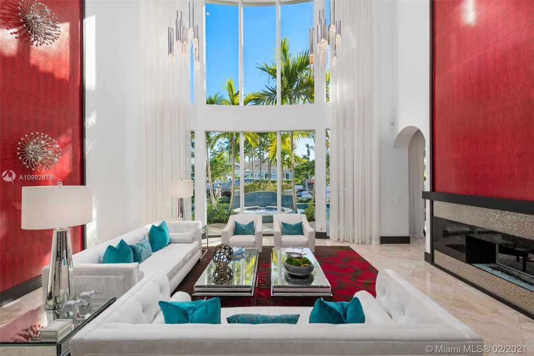 Recently Sold: $3,895,000 (6 beds, 6 baths, 6428 Square Feet)