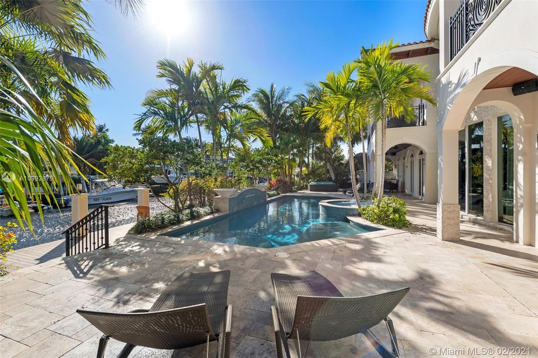 Recently Sold: $3,895,000 (6 beds, 6 baths, 6428 Square Feet)