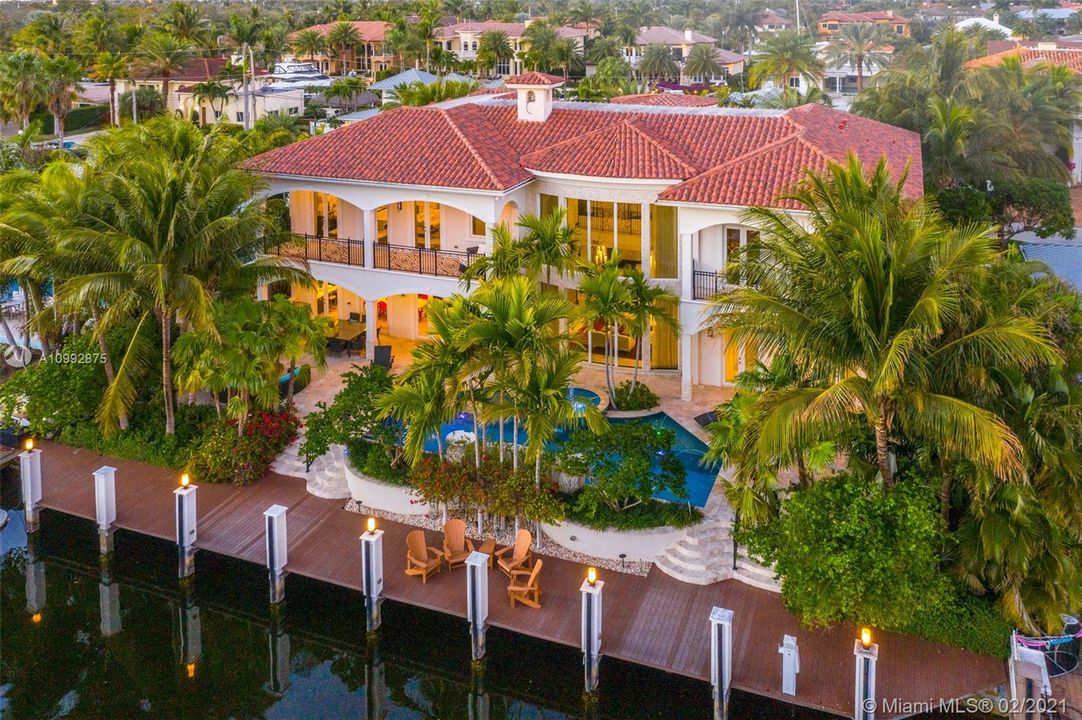 Recently Sold: $3,895,000 (6 beds, 6 baths, 6428 Square Feet)