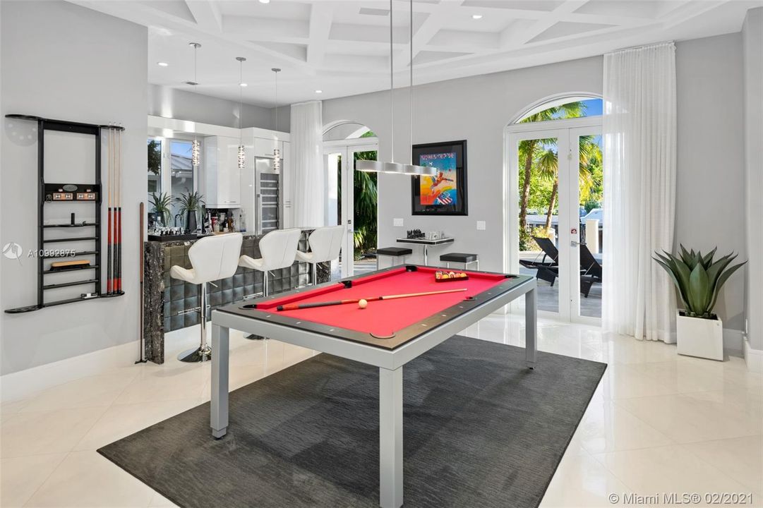 Recently Sold: $3,895,000 (6 beds, 6 baths, 6428 Square Feet)