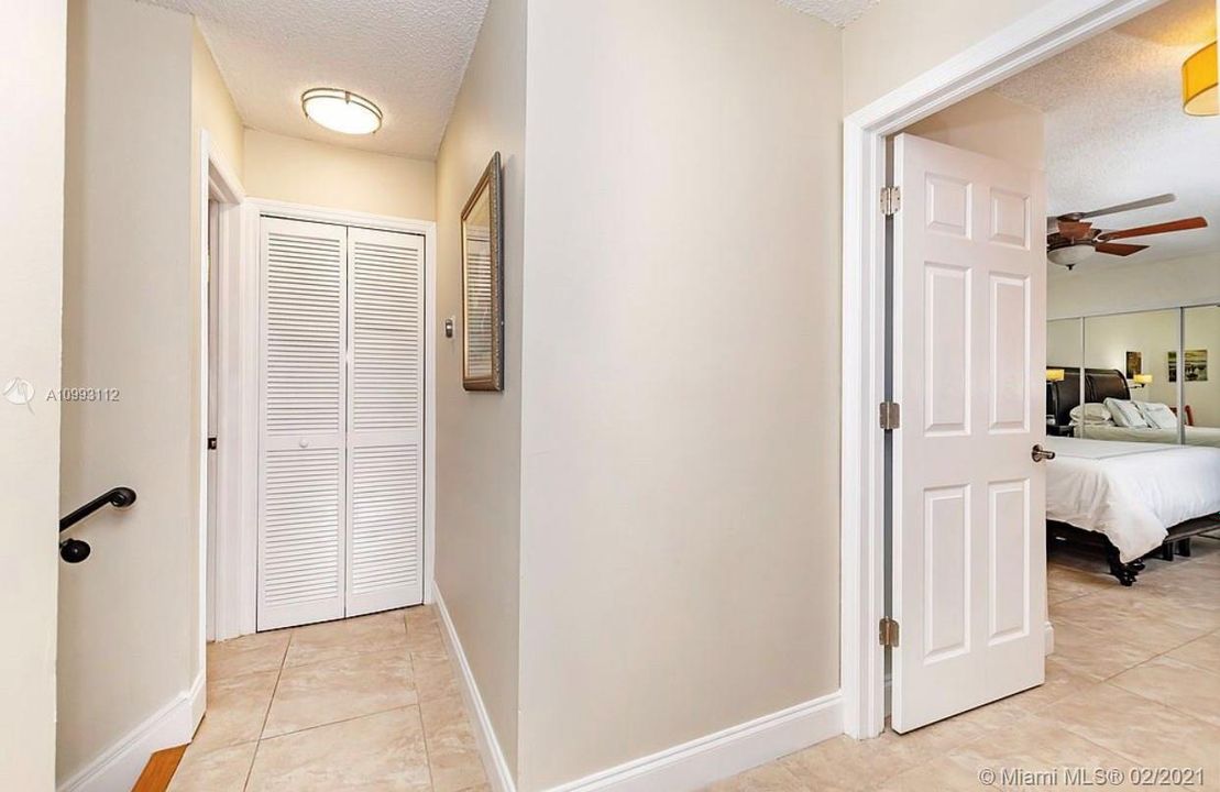 Vendido Recientemente: $369,000 (3 camas, 2 baños, 1349 Pies cuadrados)