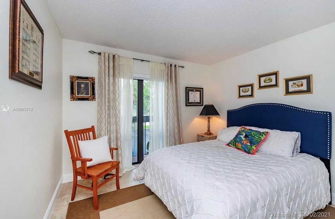 Vendido Recientemente: $369,000 (3 camas, 2 baños, 1349 Pies cuadrados)