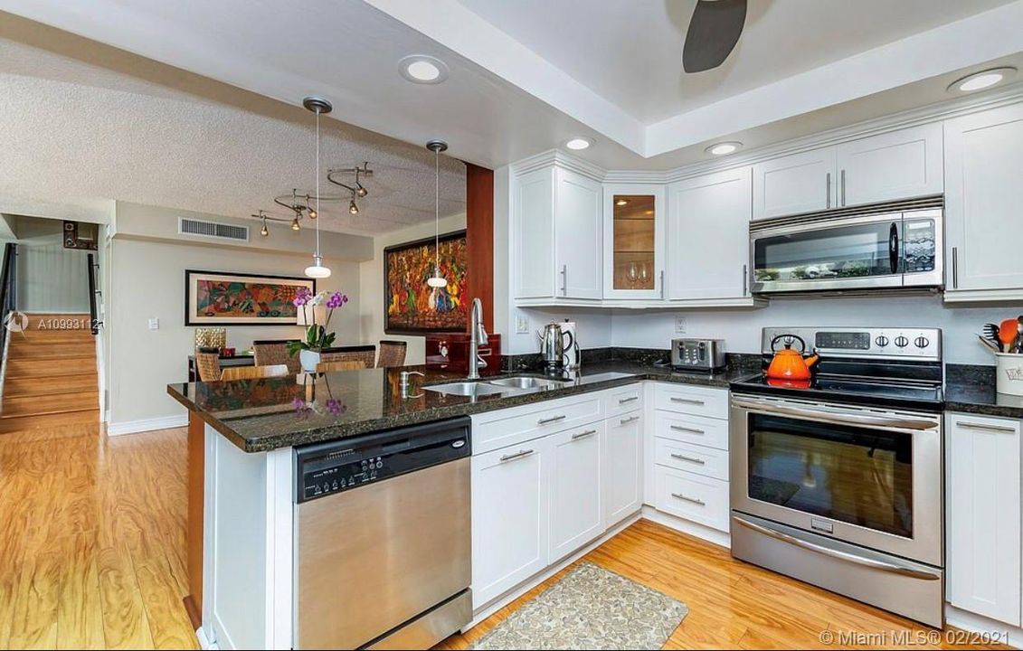 Vendido Recientemente: $369,000 (3 camas, 2 baños, 1349 Pies cuadrados)