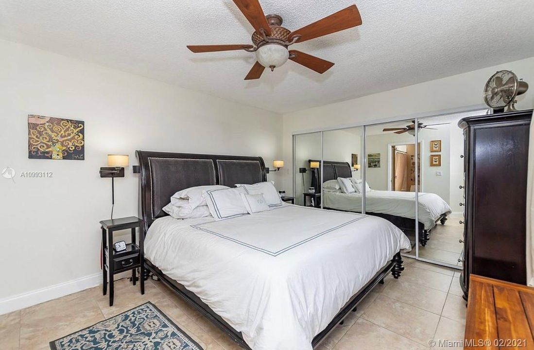 Vendido Recientemente: $369,000 (3 camas, 2 baños, 1349 Pies cuadrados)