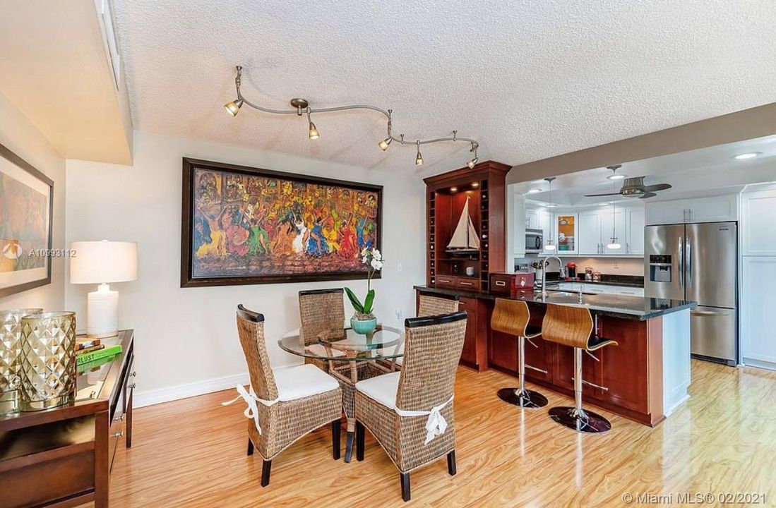 Vendido Recientemente: $369,000 (3 camas, 2 baños, 1349 Pies cuadrados)