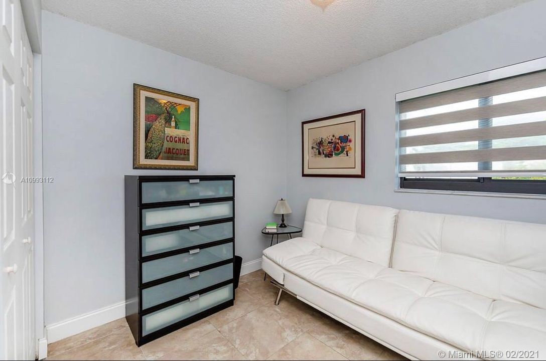 Vendido Recientemente: $369,000 (3 camas, 2 baños, 1349 Pies cuadrados)