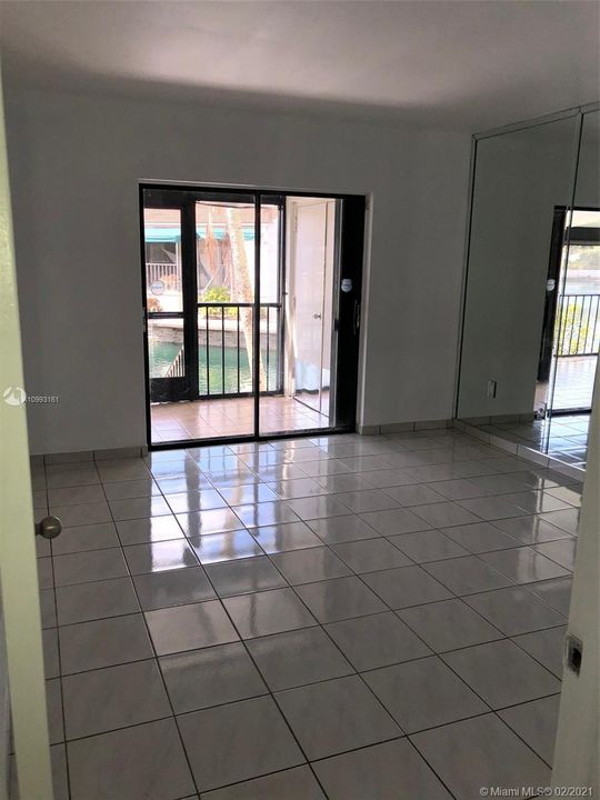 Vendido Recientemente: $385,000 (3 camas, 2 baños, 1693 Pies cuadrados)