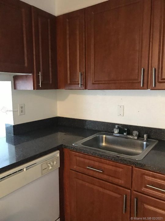 Recientemente alquilado: $1,300 (1 camas, 1 baños, 810 Pies cuadrados)