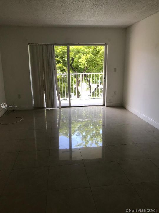 Recientemente alquilado: $1,300 (1 camas, 1 baños, 810 Pies cuadrados)