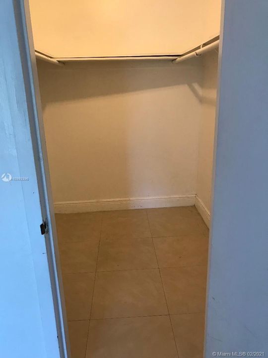 Recientemente alquilado: $1,300 (1 camas, 1 baños, 810 Pies cuadrados)