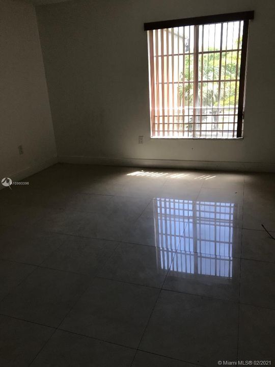 Recientemente alquilado: $1,300 (1 camas, 1 baños, 810 Pies cuadrados)