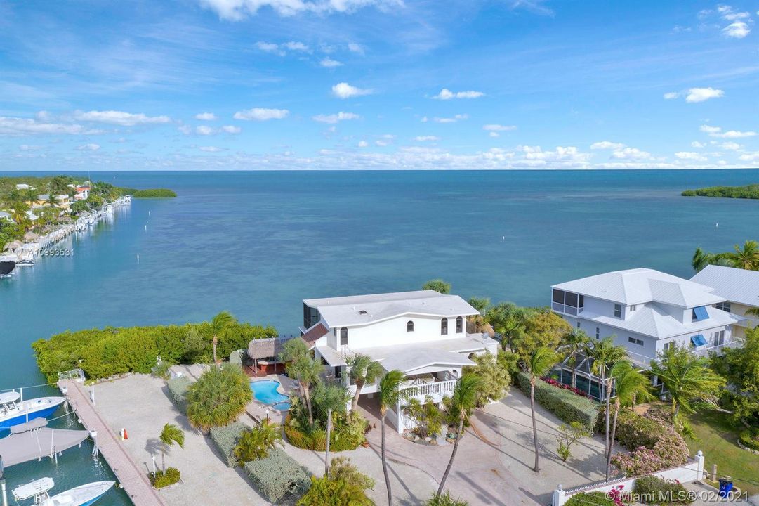 Recently Sold: $2,495,000 (3 beds, 3 baths, 2192 Square Feet)