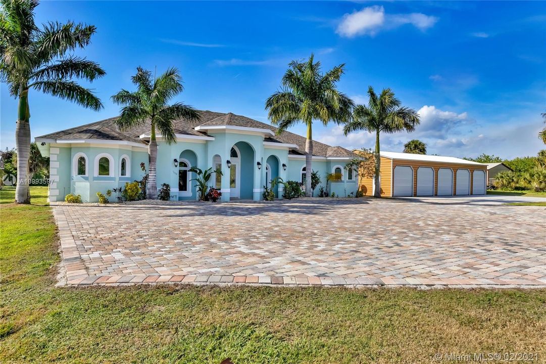 Recently Sold: $799,900 (5 beds, 5 baths, 3596 Square Feet)