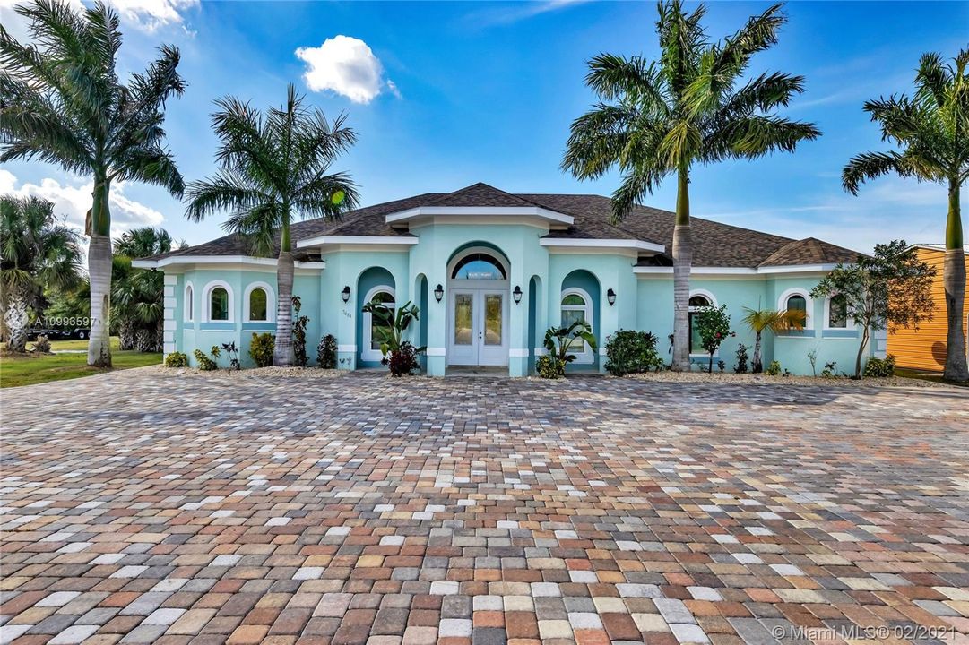 Recently Sold: $799,900 (5 beds, 5 baths, 3596 Square Feet)