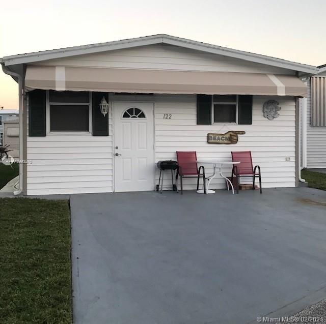 Recently Sold: $164,900 (2 beds, 1 baths, 748 Square Feet)