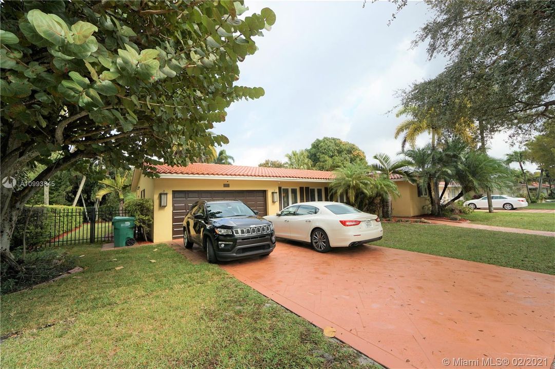 Recently Sold: $559,000 (3 beds, 2 baths, 1307 Square Feet)
