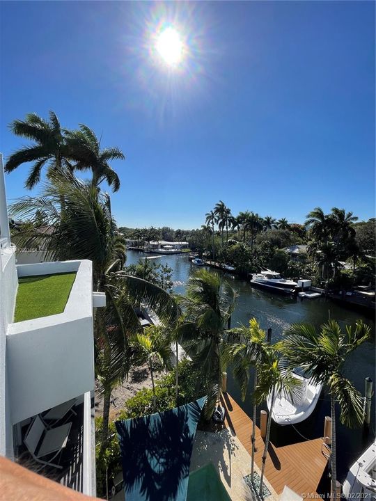 Recently Sold: $1,649,000 (3 beds, 3 baths, 2659 Square Feet)
