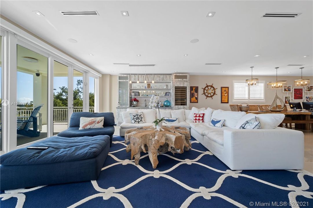 Recently Sold: $3,799,000 (5 beds, 5 baths, 4368 Square Feet)