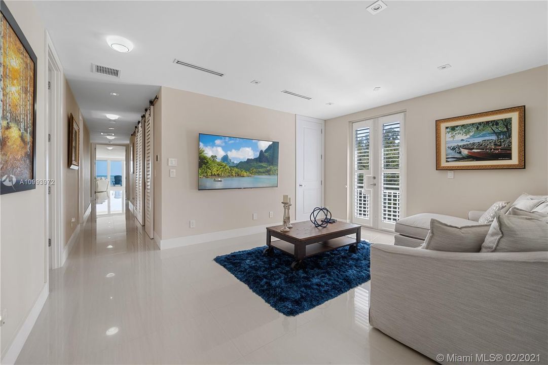 Recently Sold: $3,799,000 (5 beds, 5 baths, 4368 Square Feet)