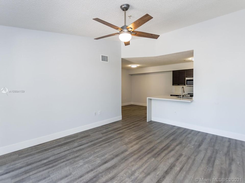 Recently Rented: $1,550 (1 beds, 1 baths, 827 Square Feet)