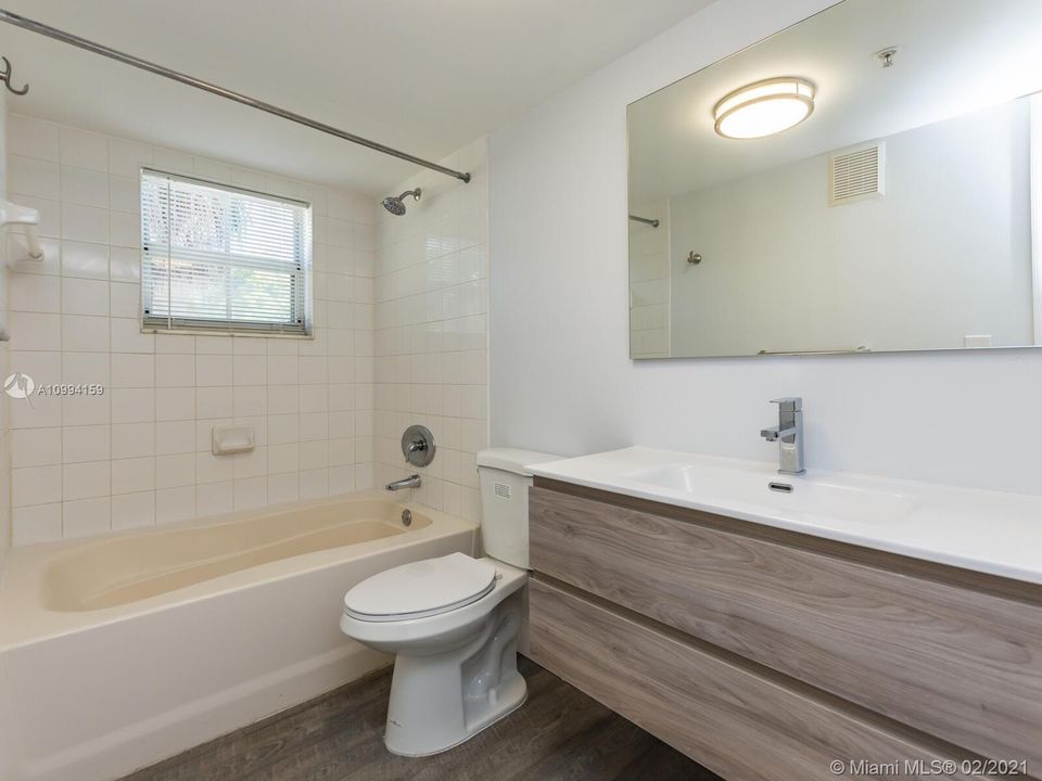 最近租的: $1,550 (1 贝兹, 1 浴室, 827 平方英尺)