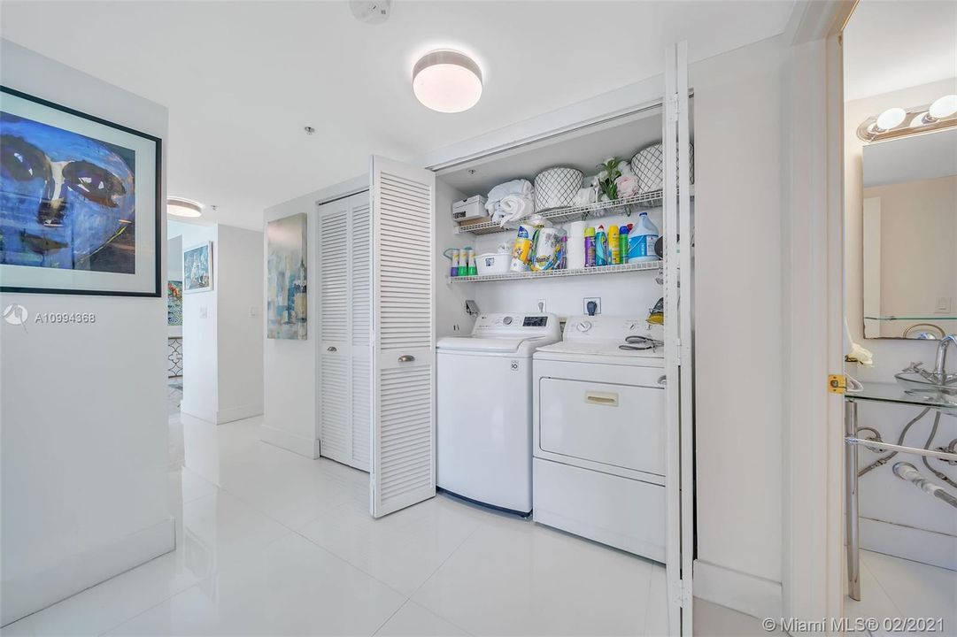 Recently Sold: $1,500,000 (3 beds, 2 baths, 1234 Square Feet)