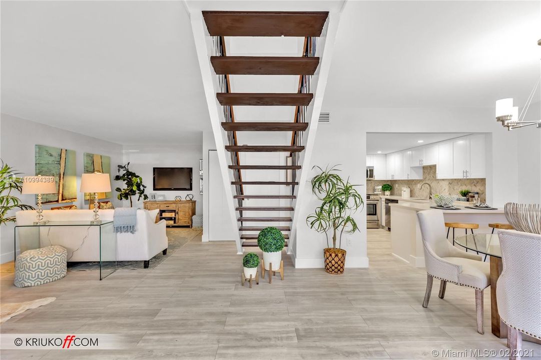 Vendido Recientemente: $295,000 (2 camas, 2 baños, 1430 Pies cuadrados)