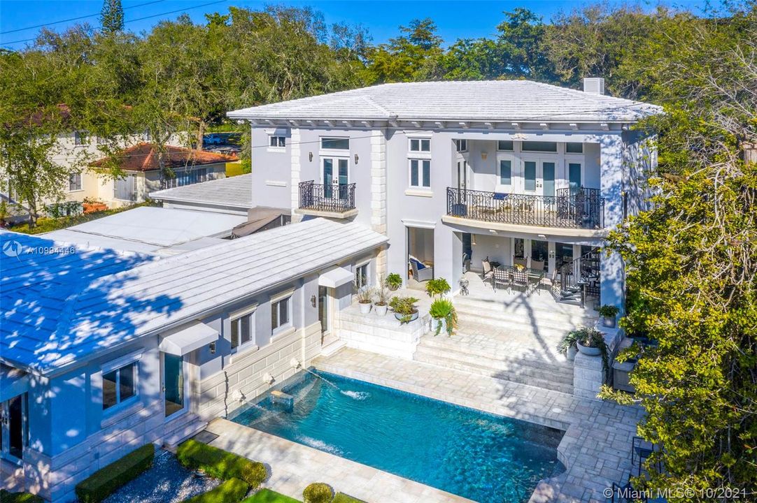 Recently Sold: $3,950,000 (7 beds, 7 baths, 7040 Square Feet)